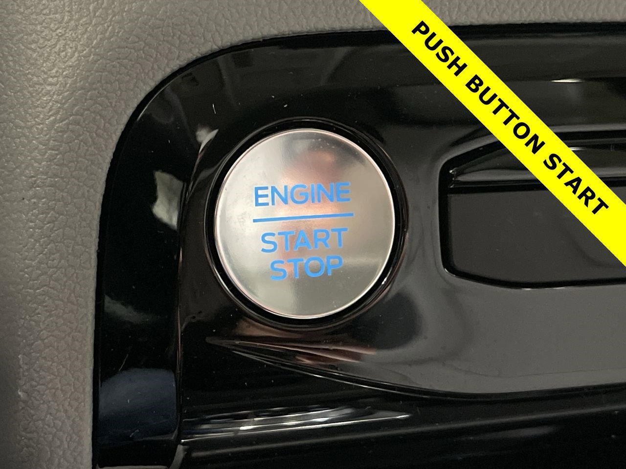 New 2025 Ford Escape SE w/ Class II Trailer Tow Package image 29