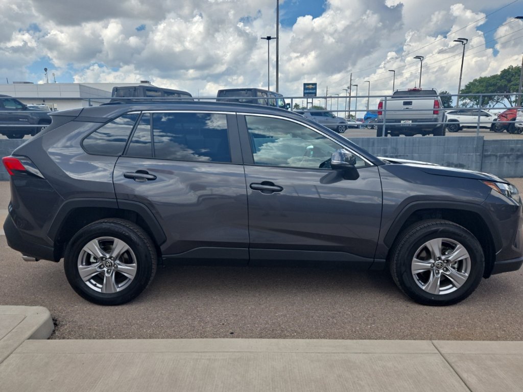 Used 2025 Toyota RAV4 XLE AWD/4WD image 4