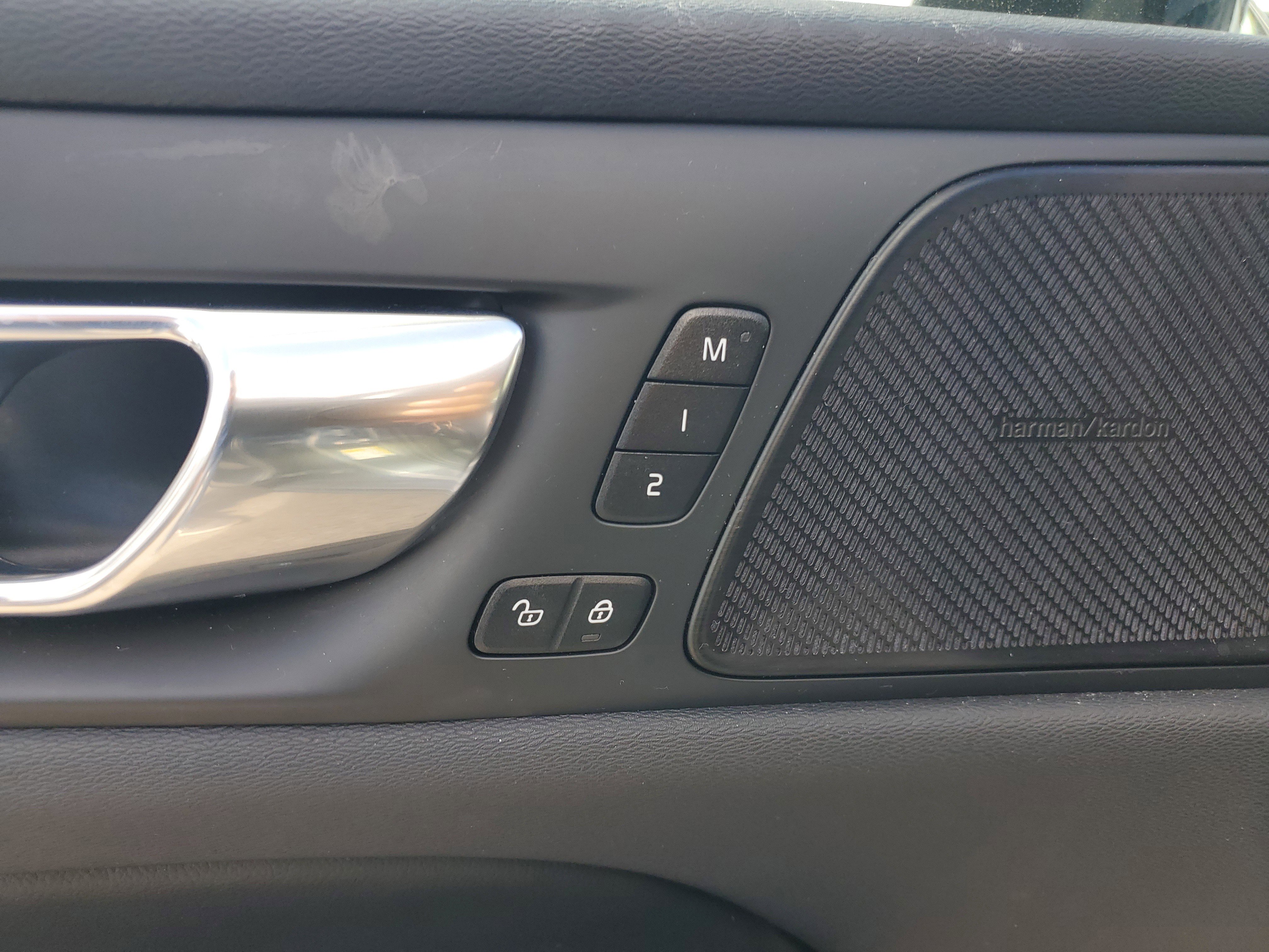 Used 2021 Volvo S60 T5 Momentum w/ Premium Package image 13