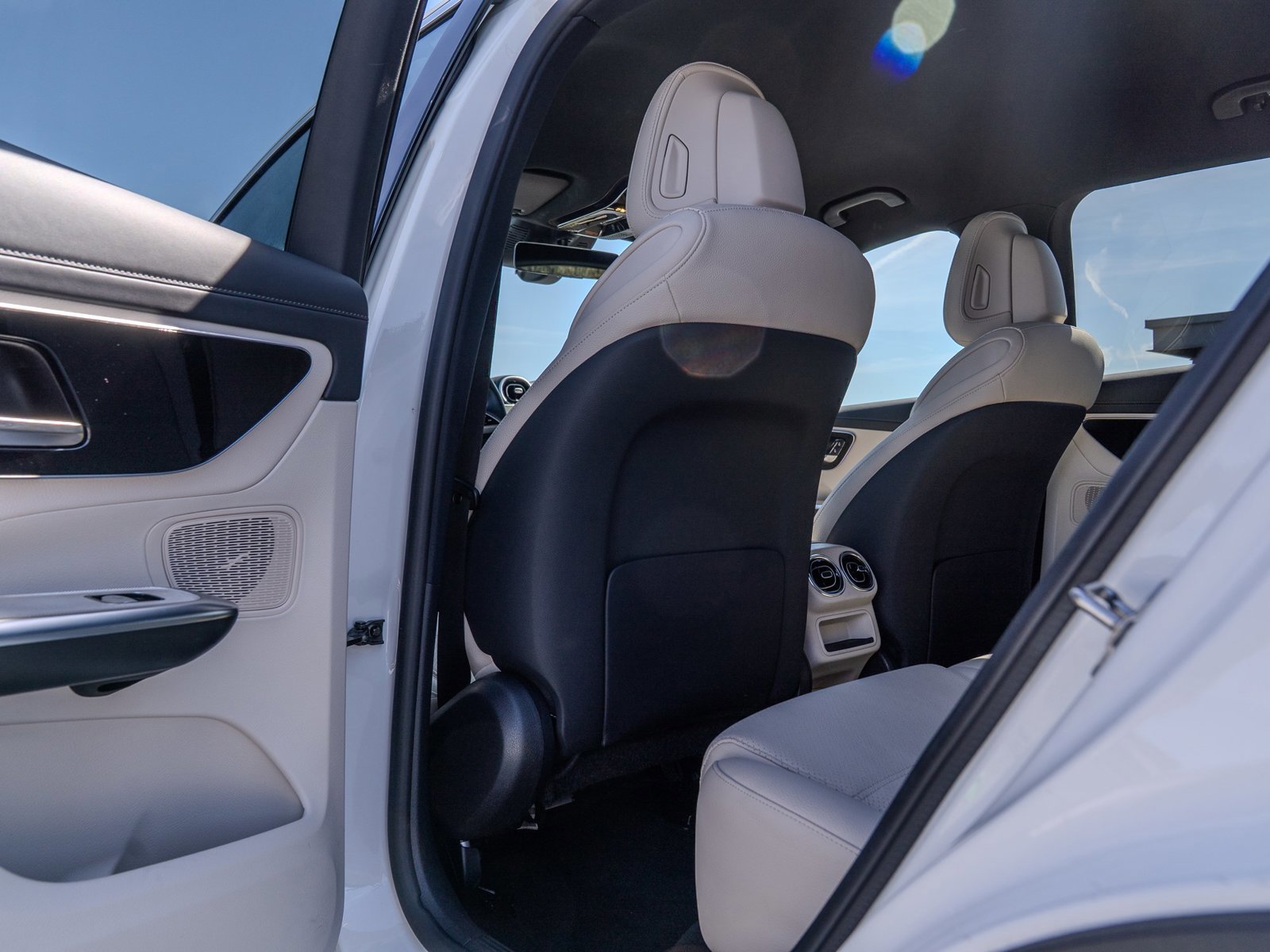 Used 2023 Mercedes-Benz GLC 300 4MATIC image 17