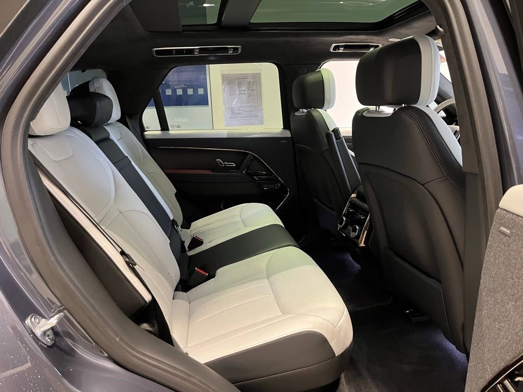 Used 2023 Land Rover Range Rover Sport First Edition image 34