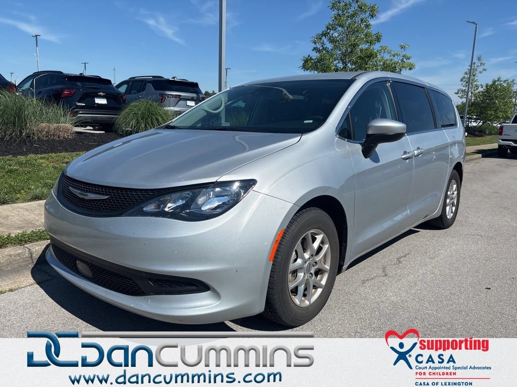 Used 2023 Chrysler Voyager LX FWD image 1