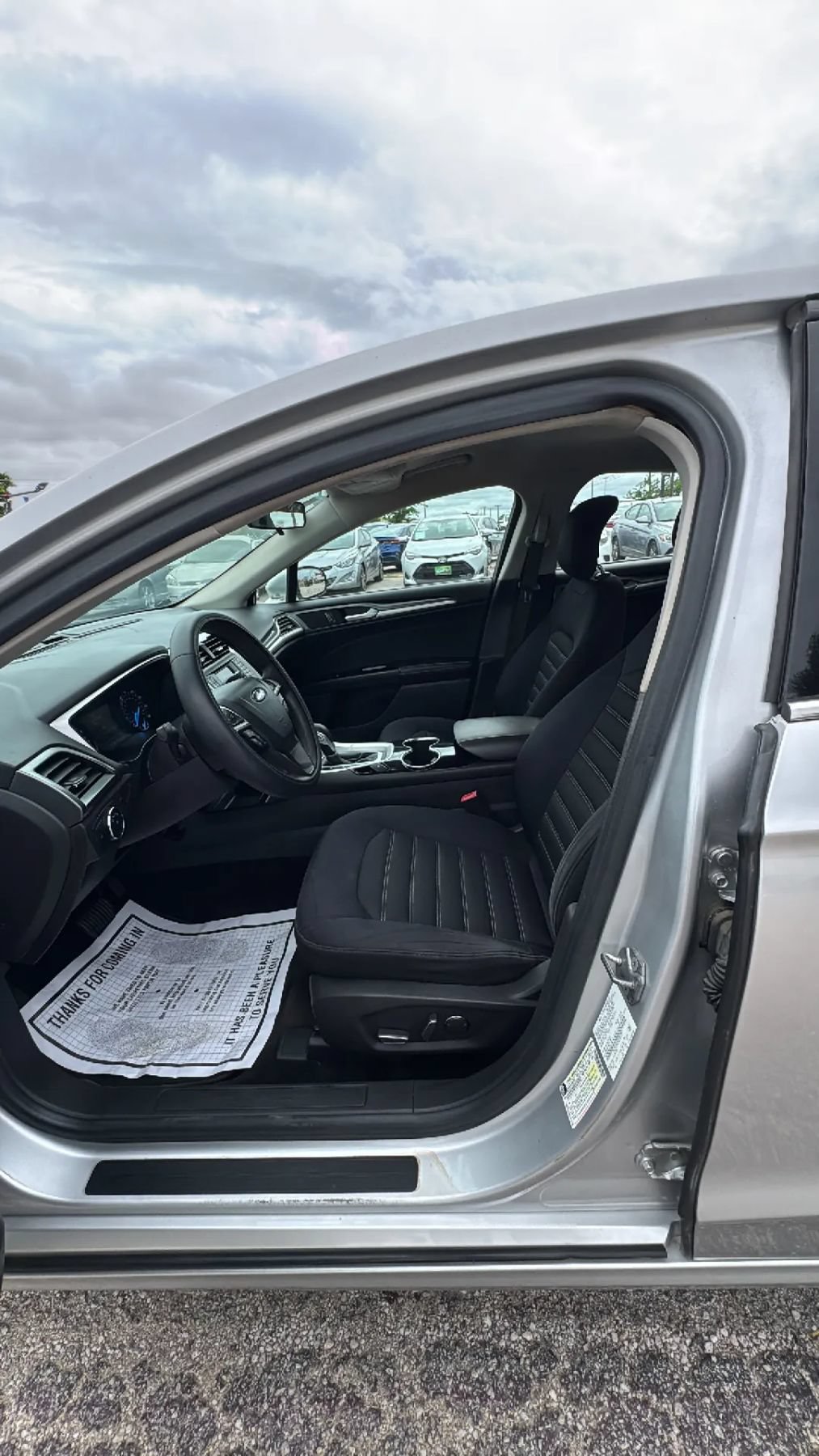 Used 2014 Ford Fusion SE FWD image 9