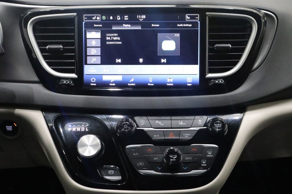 Used 2024 Chrysler Pacifica Touring-L image 29