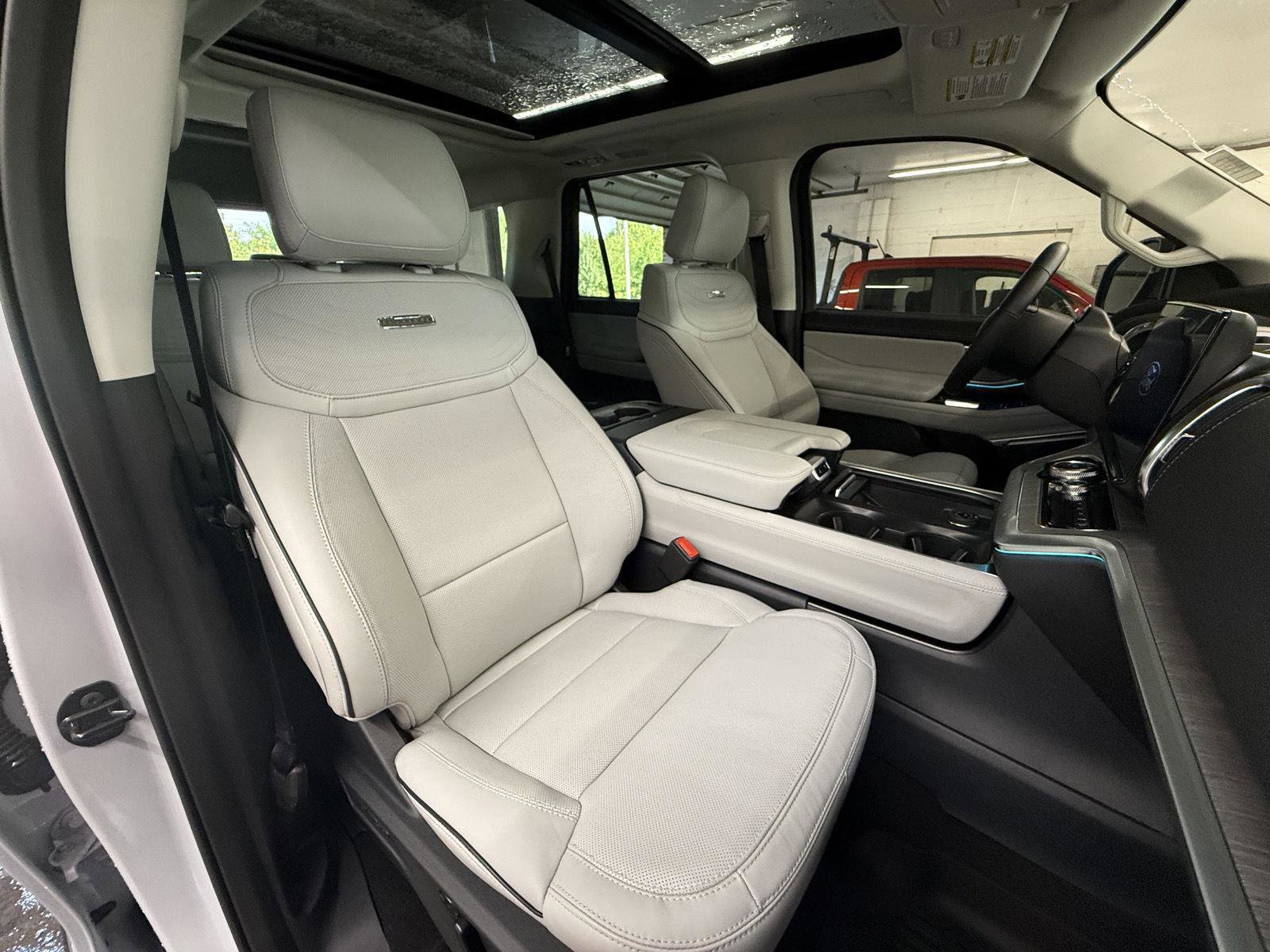 New 2025 Ford Expedition Platinum w/ Platinum Ultimate Package image 24