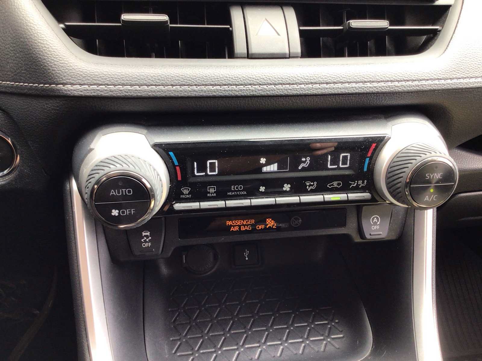Used 2022 Toyota RAV4 XLE FWD image 19