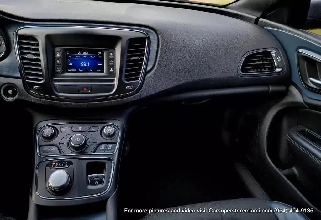 Used 2015 Chrysler 200 S FWD image 27