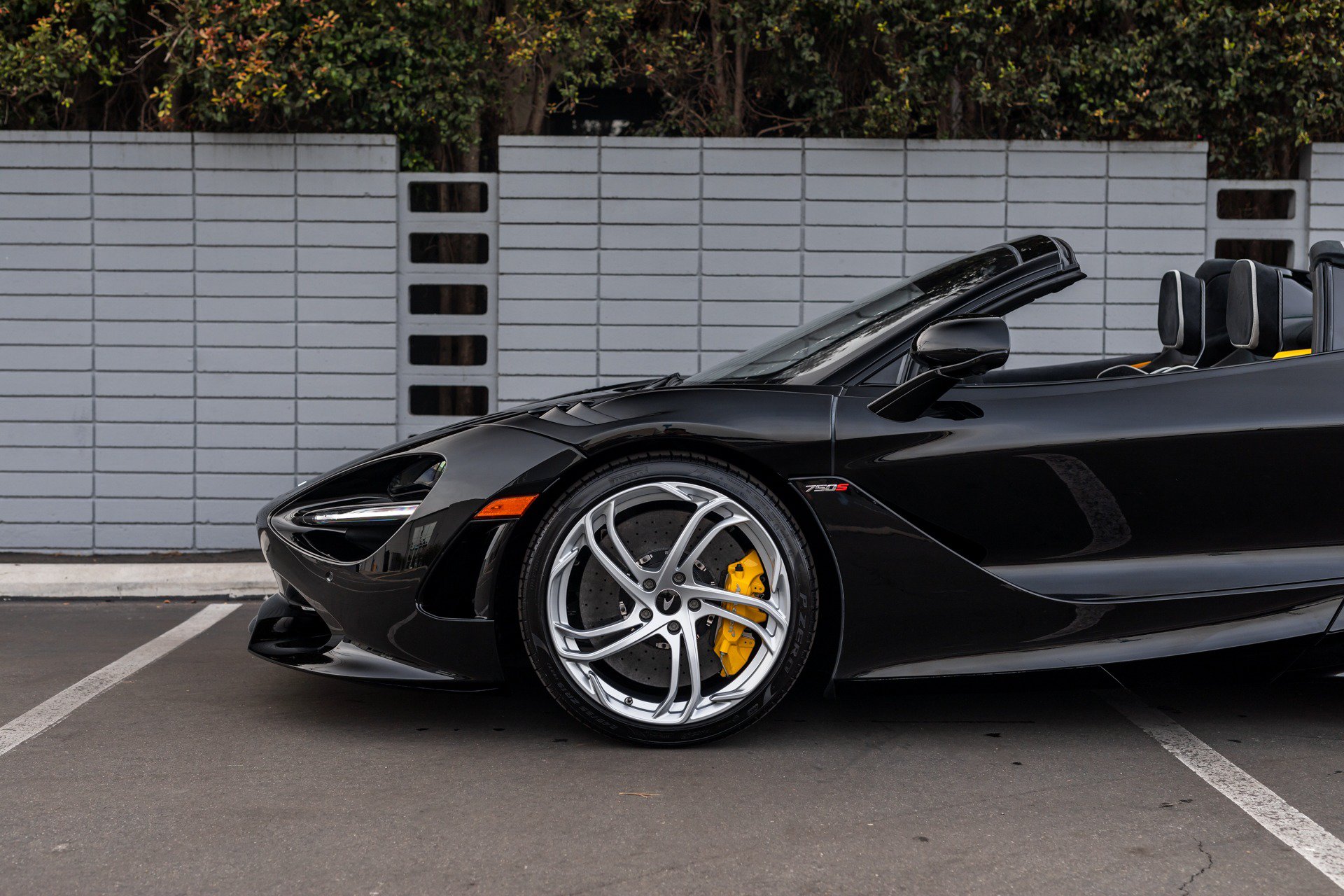 Used 2024 McLaren 750S Spider RWD image 21