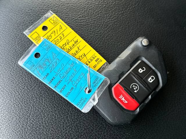 Used 2023 Jeep Gladiator Sport AWD/4WD image 29