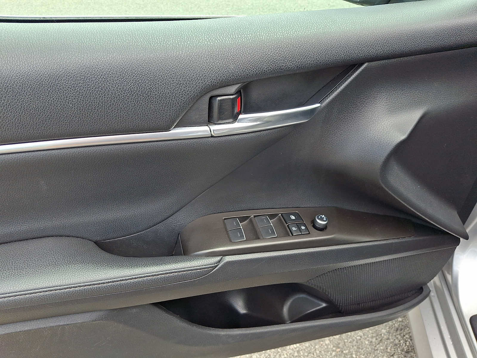 Used 2023 Toyota Camry XLE FWD image 12