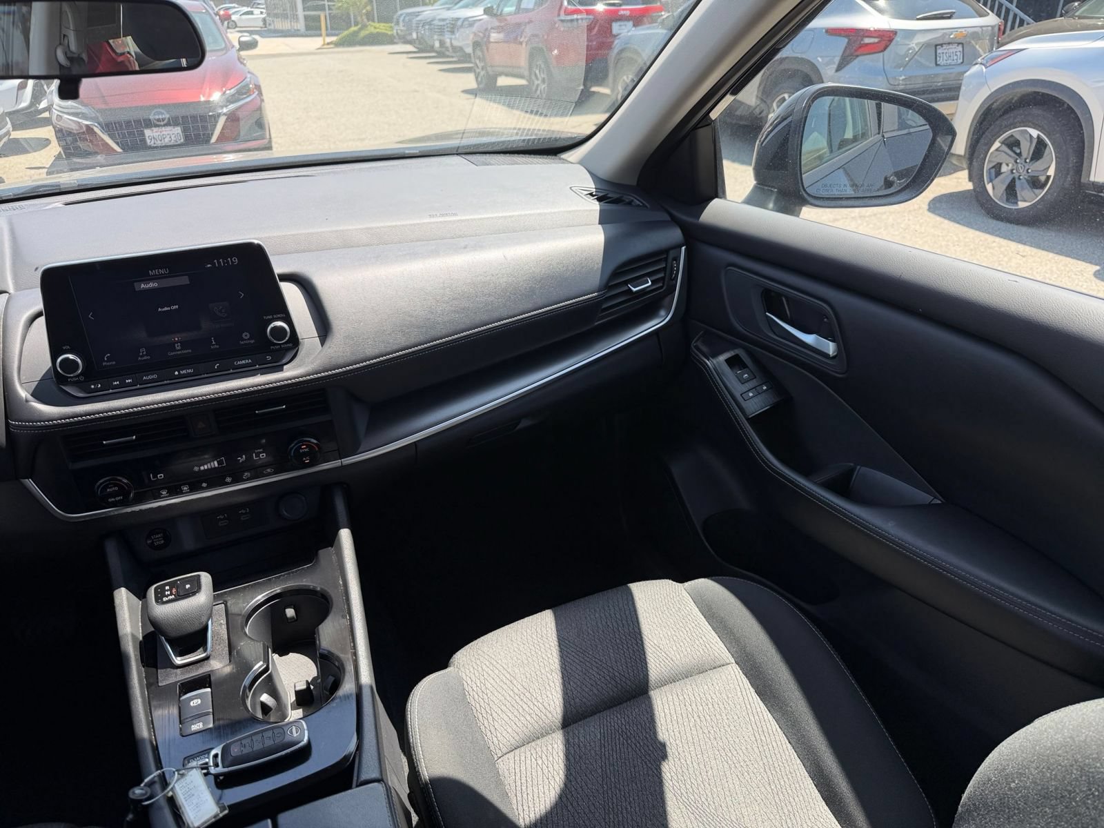 Used 2025 Nissan Rogue SV FWD image 37