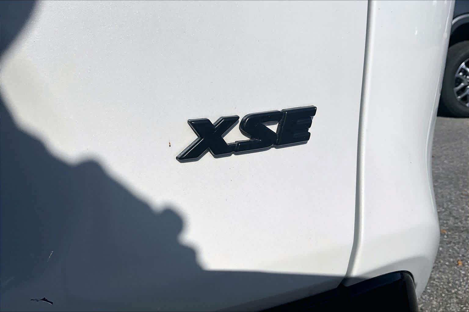 Used 2023 Toyota RAV4 XSE AWD/4WD image 10