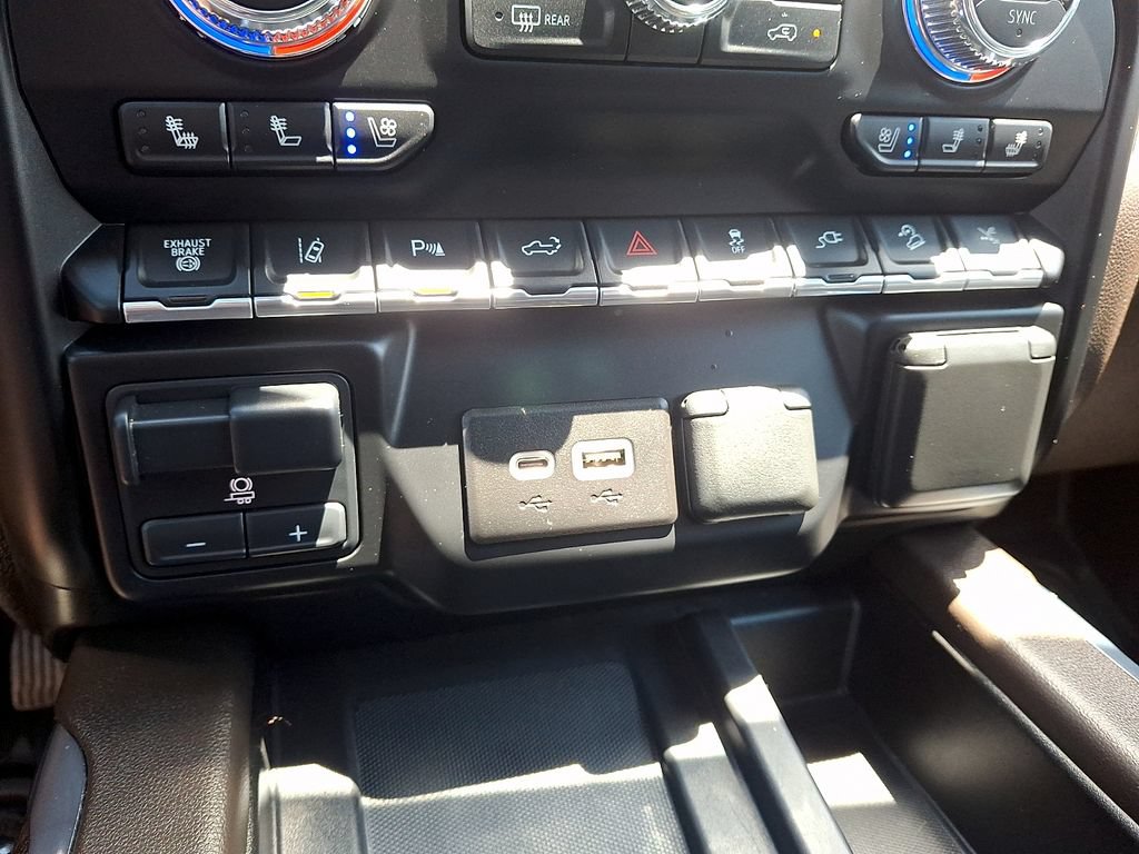 Certified 2021 GMC Sierra 2500 Denali w/ Denali Black Diamond Edition AWD/4WD image 25