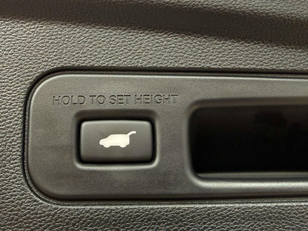 Certified 2025 Acura MDX w/ Technology Package image 9