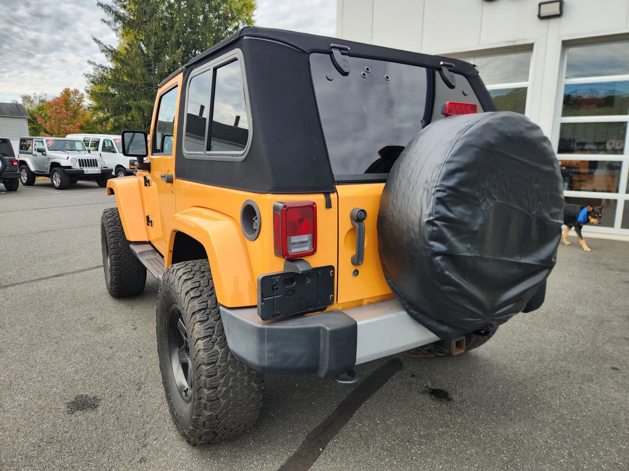 Used 2012 Jeep Wrangler Sahara AWD/4WD image 12
