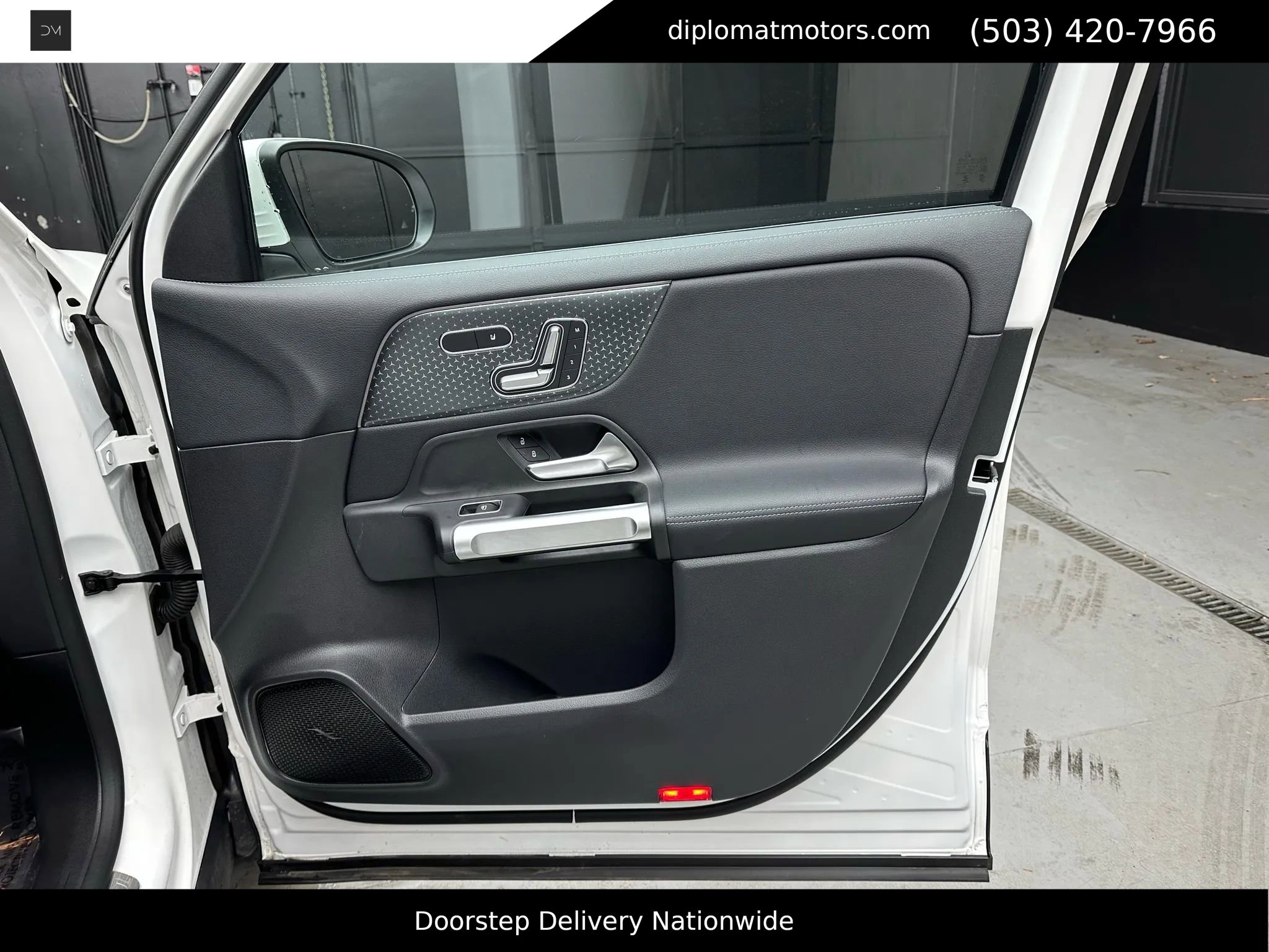 Used 2024 Mercedes-Benz EQB 300 4MATIC image 24