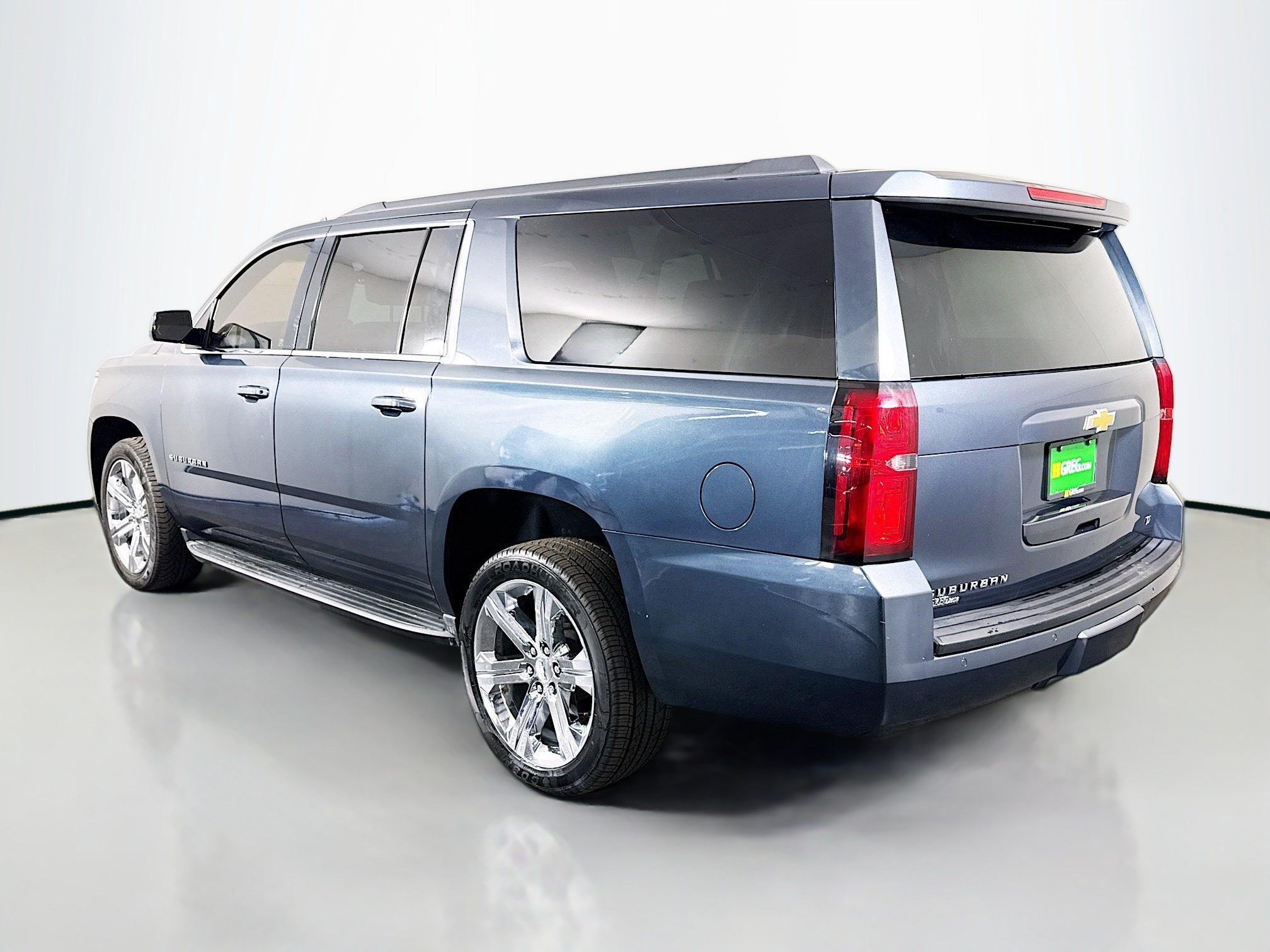 Used 2020 Chevrolet Suburban LT w/ Luxury Package RWD image 7