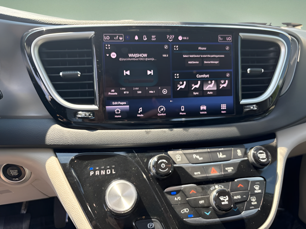 Used 2023 Chrysler Pacifica Touring-L FWD image 15