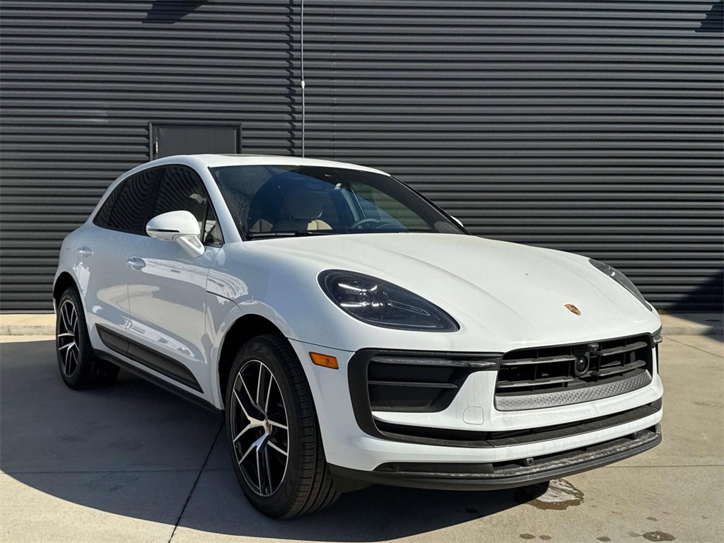 Used 2025 Porsche Macan image 9