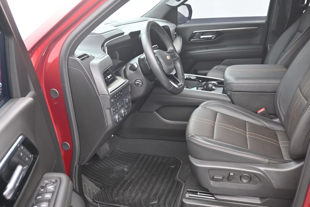 Used 2025 Chevrolet Tahoe High Country AWD/4WD image 10