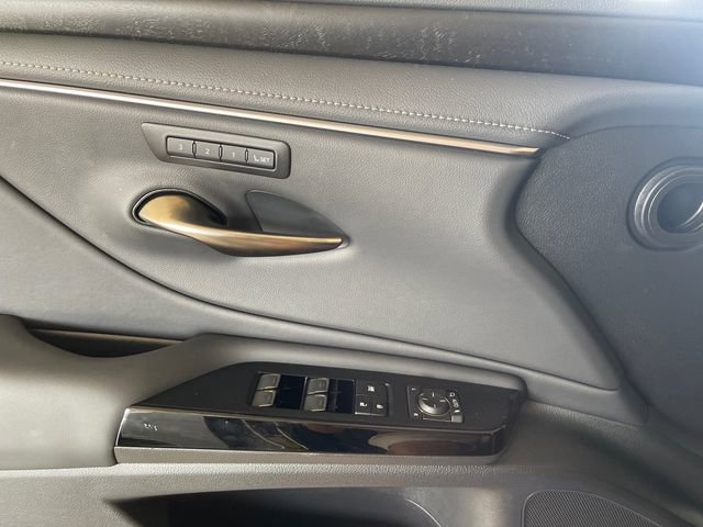 Used 2025 Lexus ES 300h w/ Premium Package FWD image 16