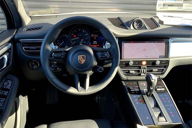 Certified 2026 Porsche Macan AWD/4WD image 23