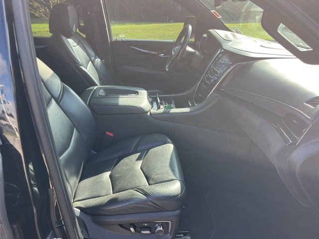 Used 2020 Cadillac Escalade Platinum image 36