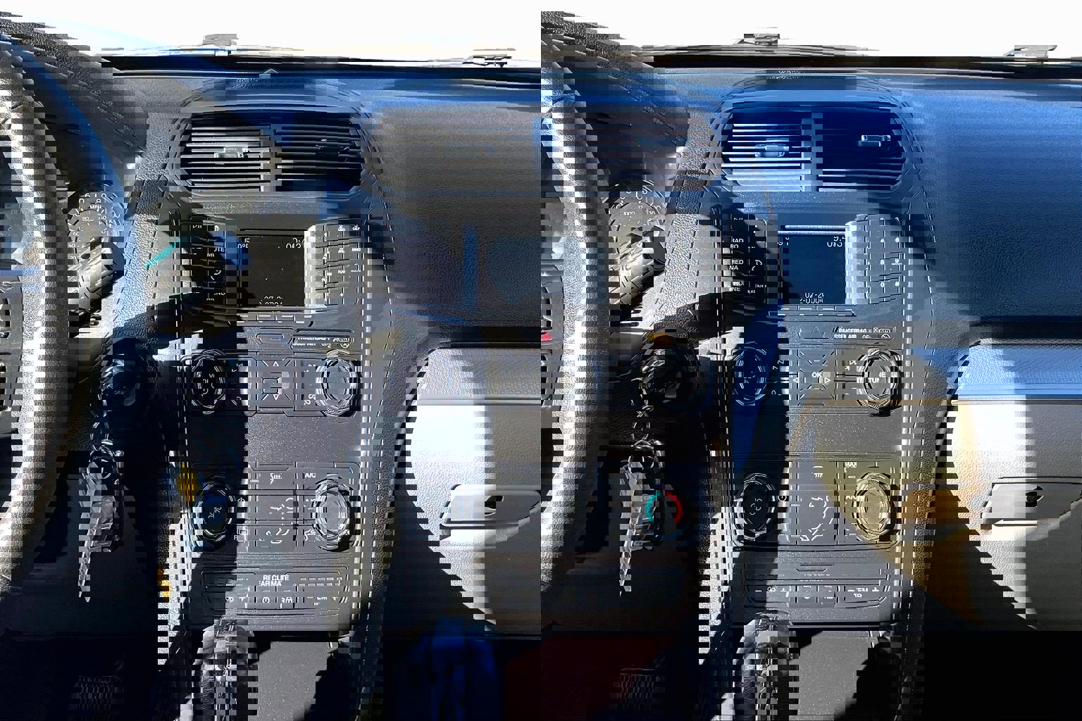 Used 2018 Ford Explorer Base image 6