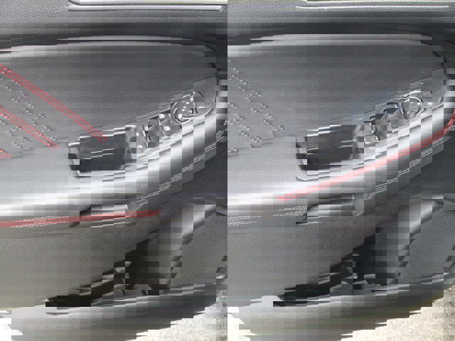 Used 2024 Ford Edge ST-Line image 13