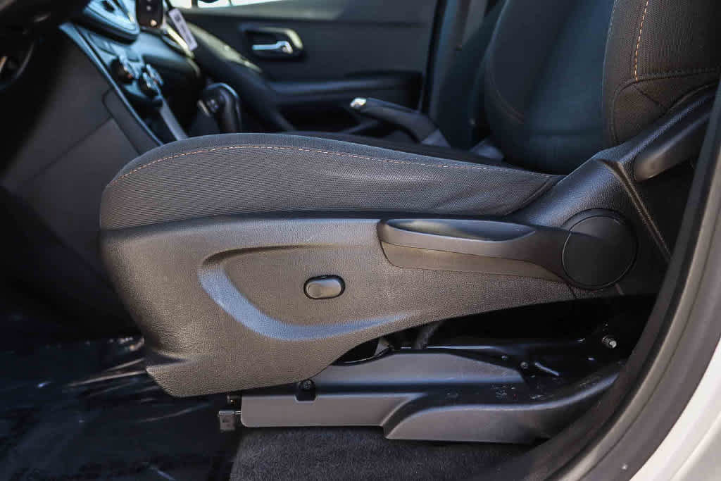 Used 2022 Chevrolet Trax LS w/ Tint and Cruise Package FWD image 20
