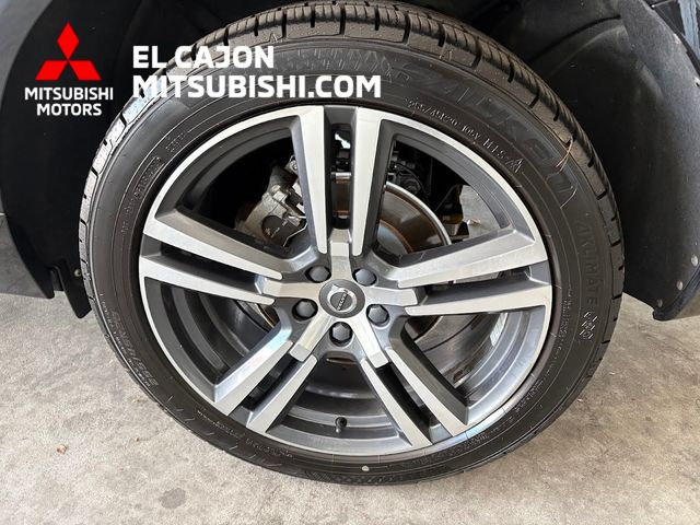 Used 2019 Volvo XC60 T5 Momentum w/ Multimedia Package AWD/4WD image 6