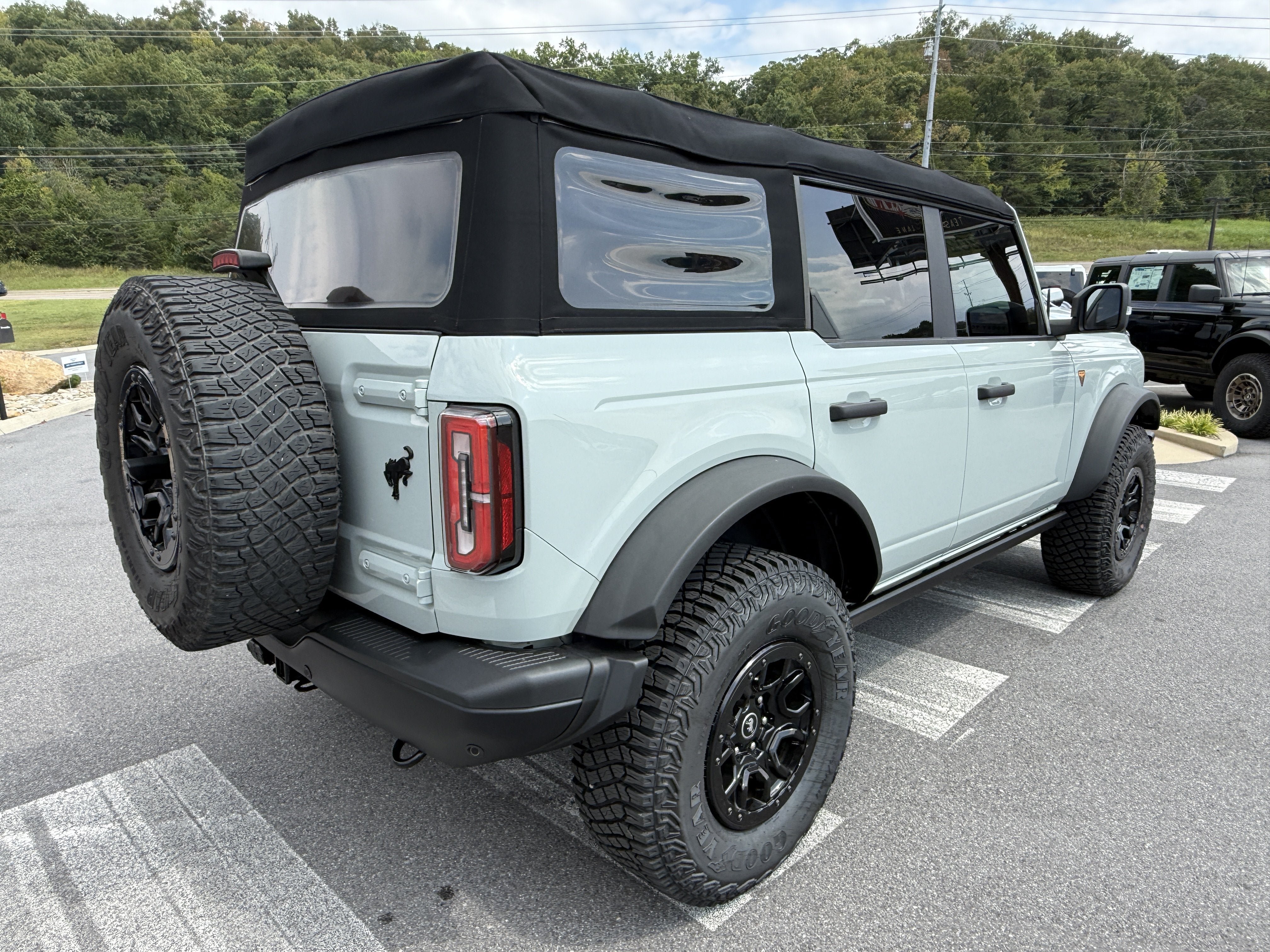 Used 2023 Ford Bronco Badlands AWD/4WD image 5