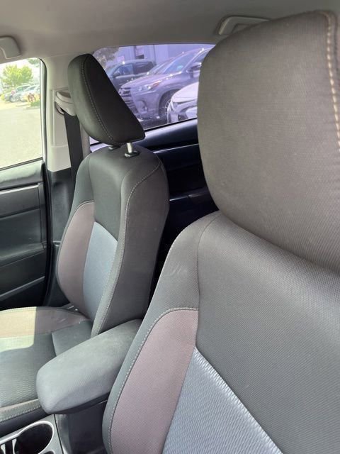 Used 2018 Toyota Corolla LE w/ Carpet Mat Package (TMS) FWD image 11