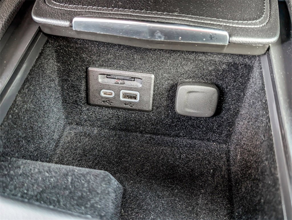 Used 2019 Cadillac XT4 Premium Luxury w/ Technology Package image 32