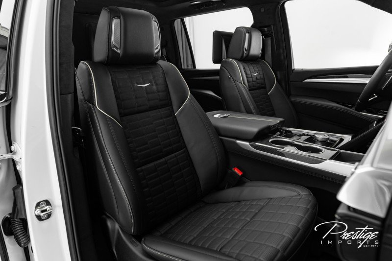 Used 2025 Cadillac Escalade ESV V image 39