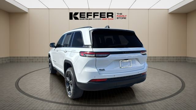 Certified 2023 Jeep Grand Cherokee Altitude image 3