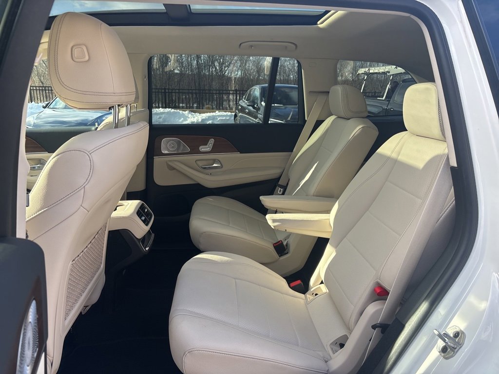 Used 2025 Mercedes-Benz GLS 450 4MATIC image 13
