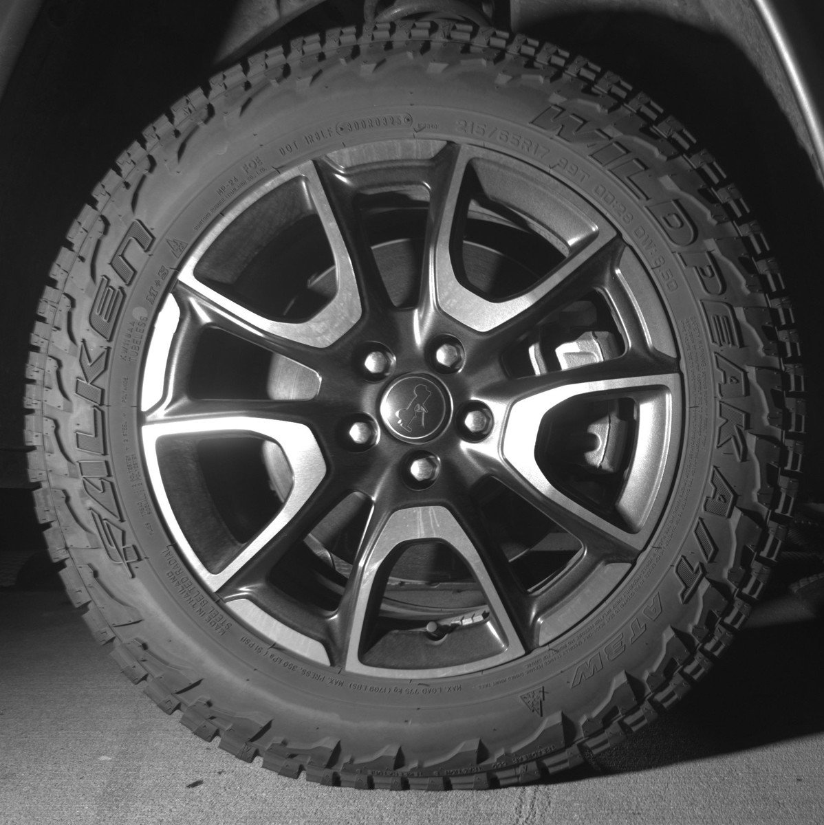 Used 2025 Jeep Compass Trailhawk AWD/4WD image 13