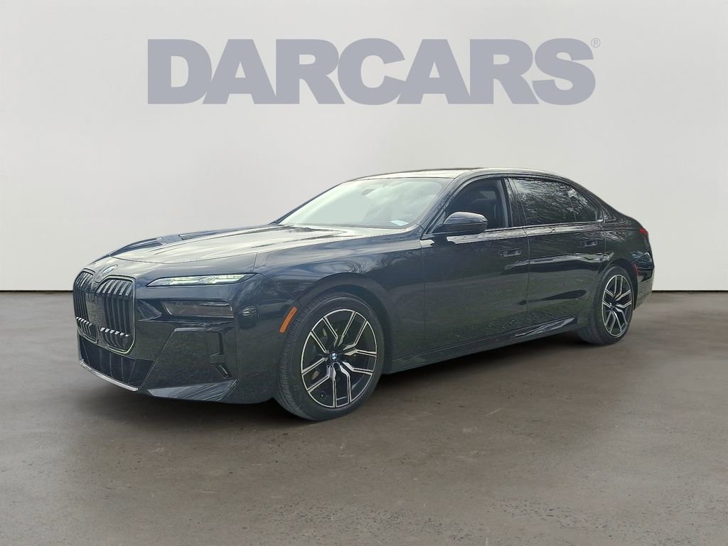 Used 2025 BMW 760i xDrive w/ Executive Package image 3