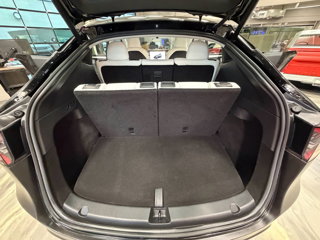 Used 2022 Tesla Model Y Long Range image 44