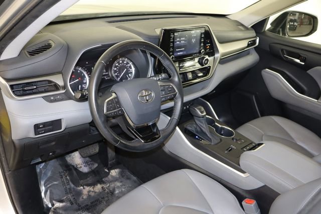 Used 2021 Toyota Highlander XLE image 25