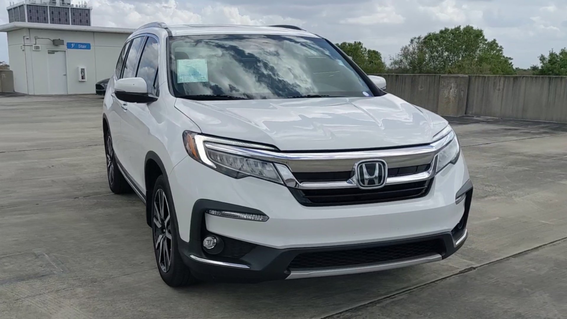 Used 2020 Honda Pilot Touring image 3