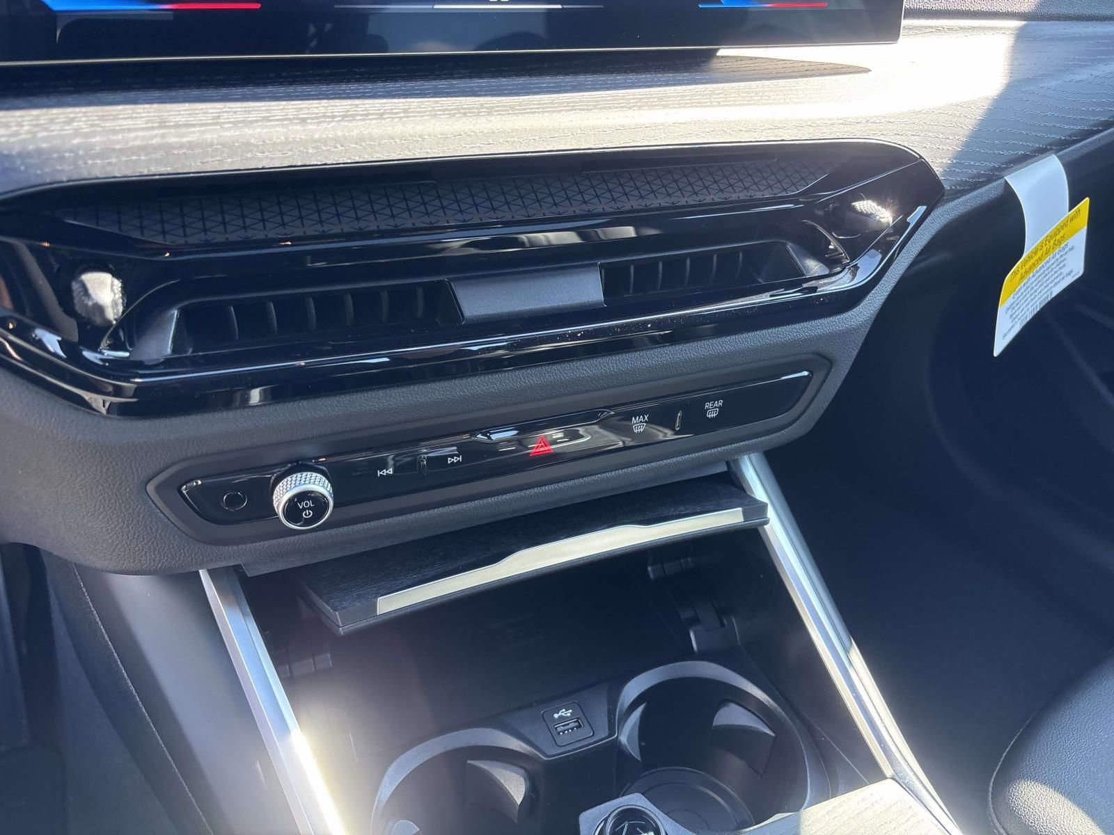 New 2026 BMW 330i xDrive Sedan w/ Premium Package AWD/4WD image 22