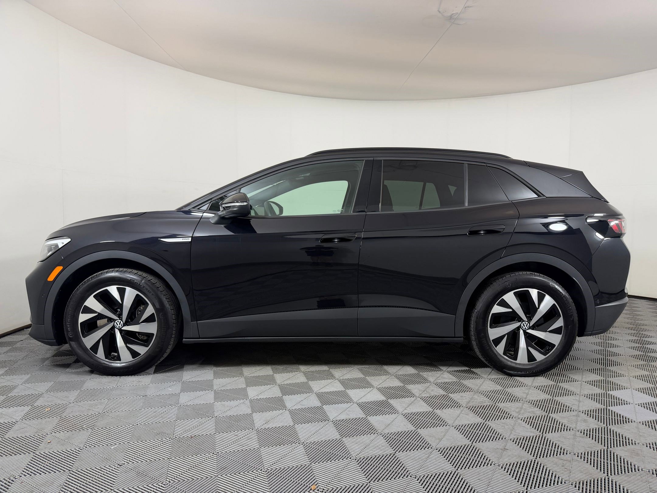Used 2025 Volkswagen ID.4 Pro image 2