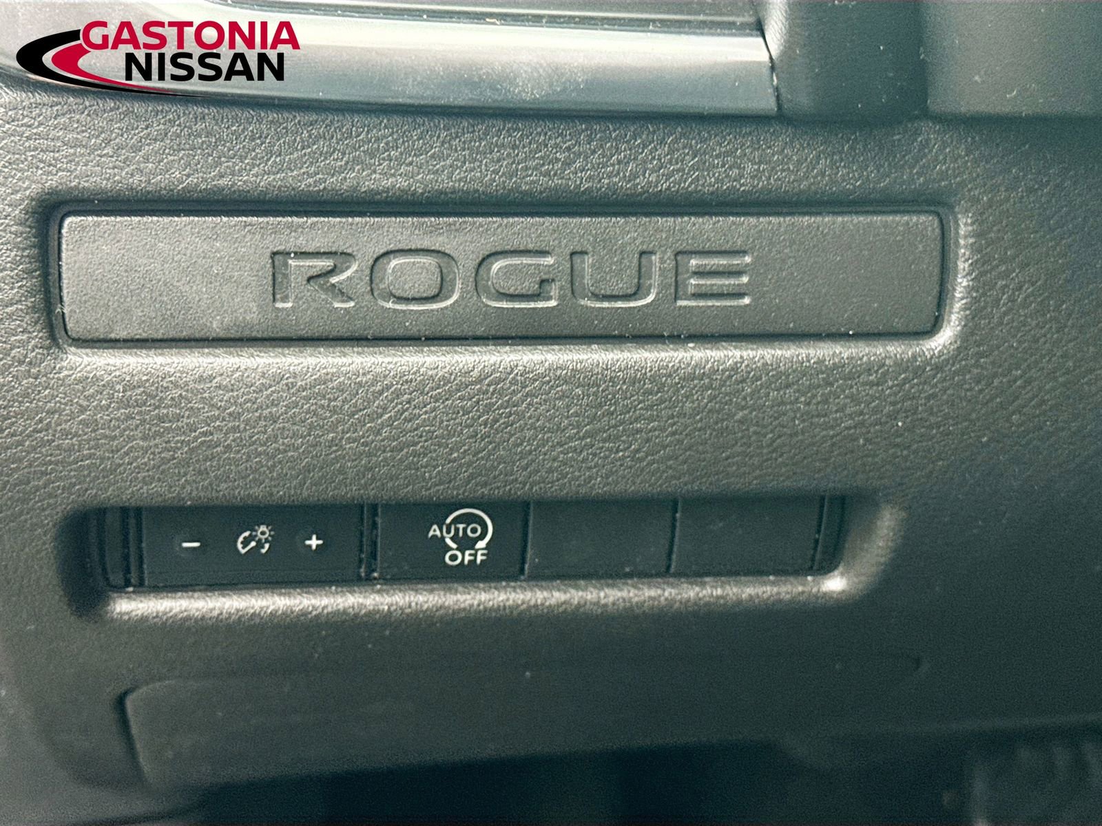 Used 2023 Nissan Rogue S image 13