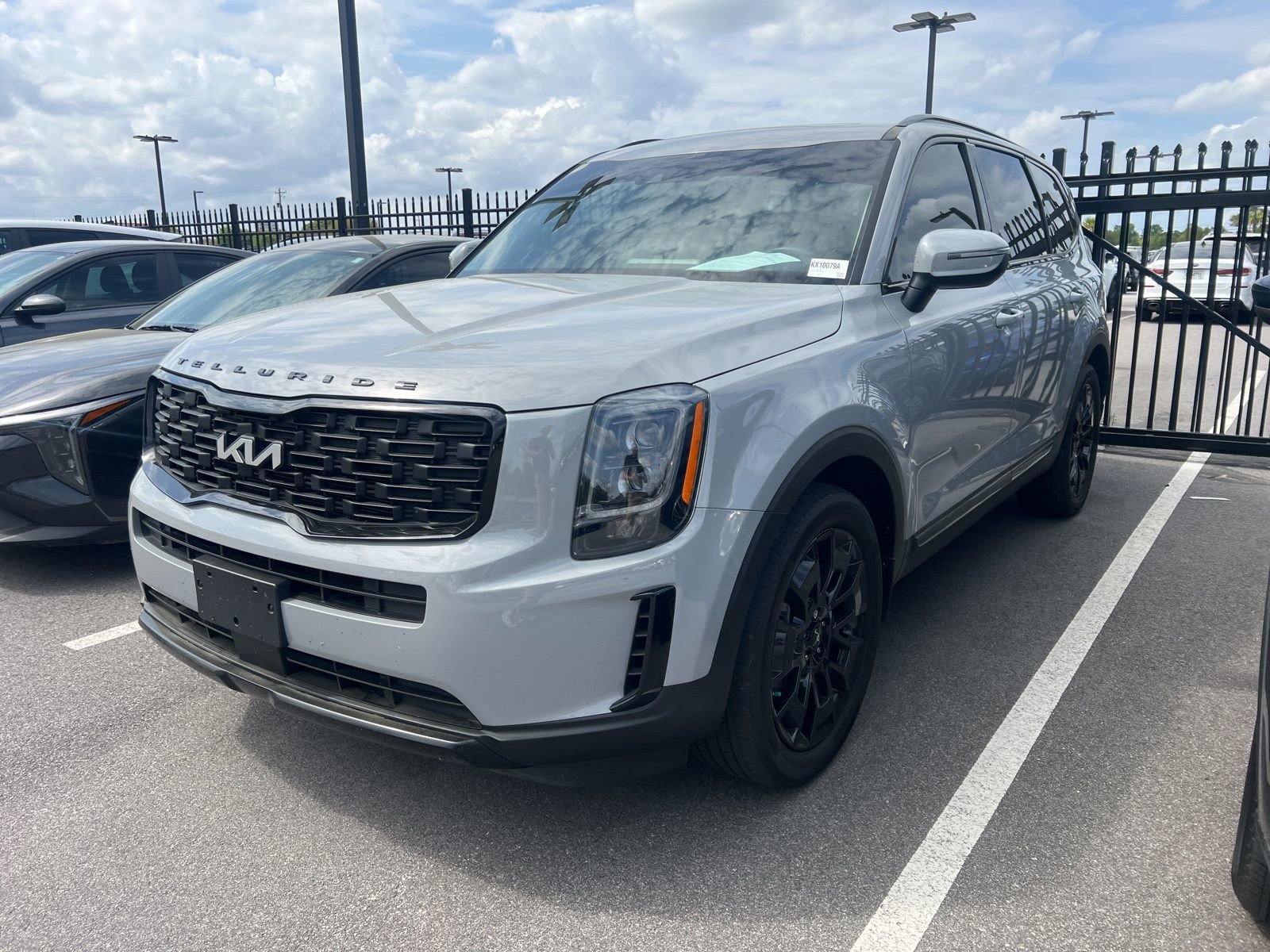 Used 2022 Kia Telluride EX w/ EX Premium Package image 3