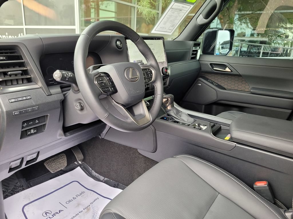 Used 2026 Lexus GX 550 w/ Accessory Package (31) AWD/4WD image 11