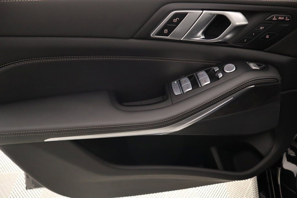 New 2025 BMW X7 xDrive40i w/ Parking Assistance Package image 18
