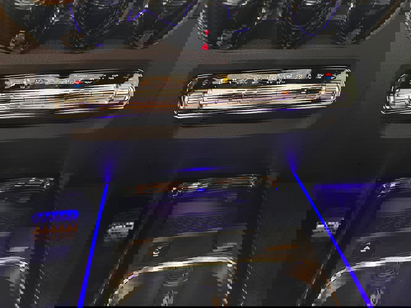 Used 2024 Mercedes-Benz GLB 250 4MATIC image 25