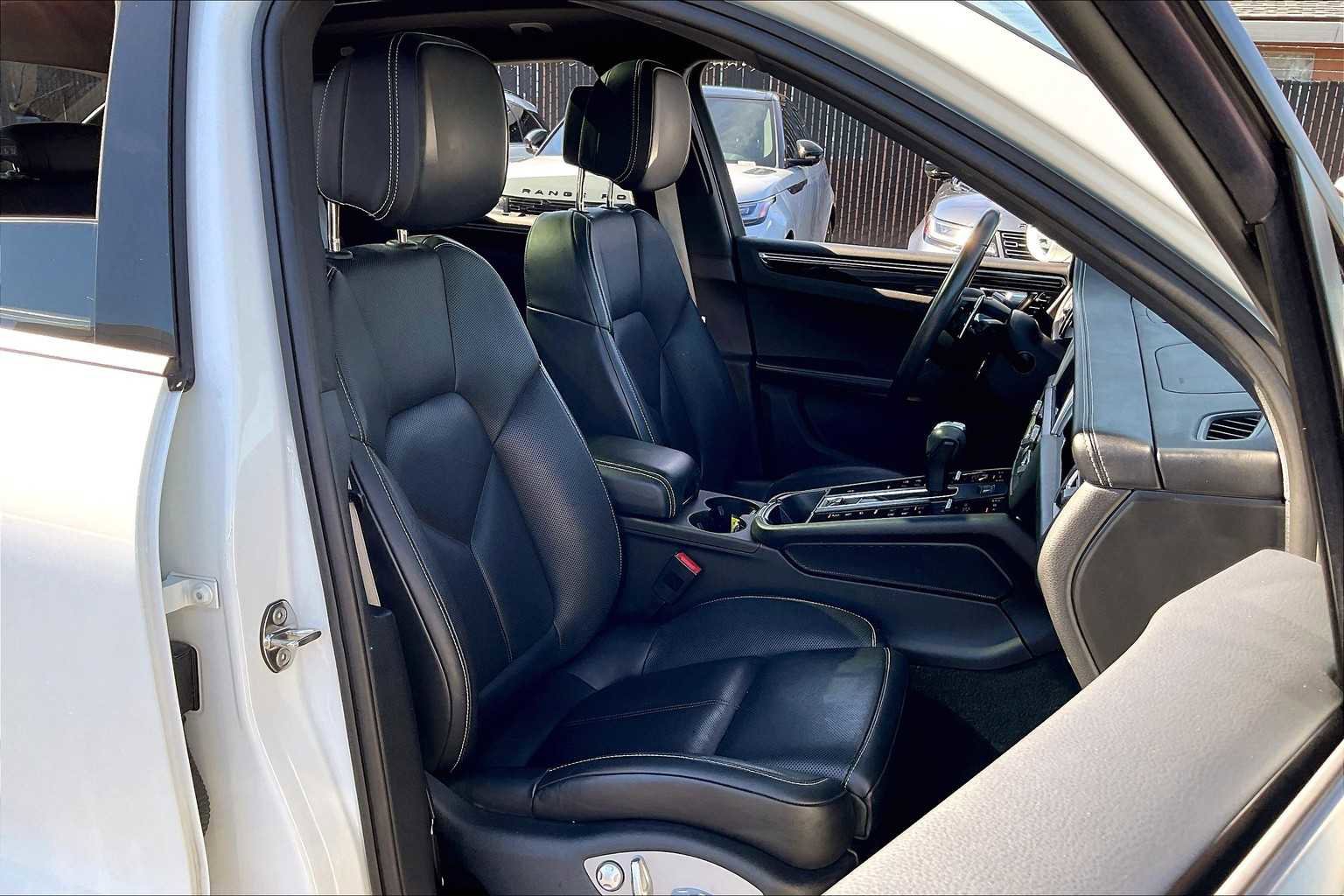 Used 2023 Porsche Macan image 10